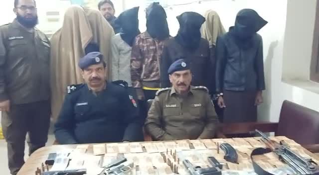 ڈی پی او شیخوپورہ نوید ارشاد کے احکامات کی روشنی میں جرائم پیشہ عناصر کیخلاف گھیرا تنگ