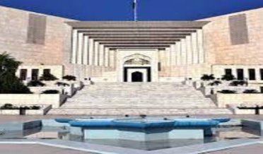سپریم کورٹ آئینی بنچ میں فوجی عدالتوں میں سویلینز ٹرائل فیصلے کیخلاف اپیلوں پرسماعت کے دوران جسٹس حسن اظہر رضوی کے جواب پر عدالت میں قہقہے
