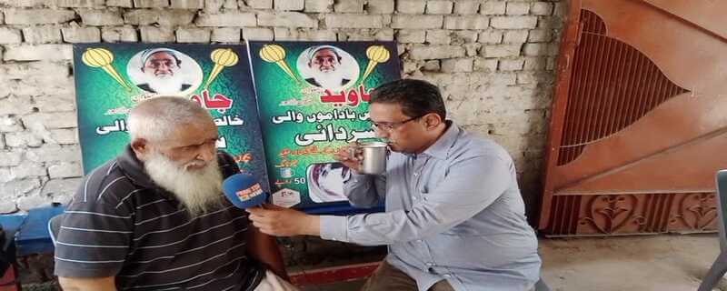 Past champion Lahore Javed Pahlwan who prepares pure almond saridai to be consumed in summer