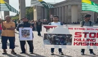 فرینڈز آف کشمیر برلن کے زیر اہتمام یوم استحصال کشمیر کے سلسلہ میں جرمنی کےدارلحکومت برلن میں احتجاجی مظاہرے