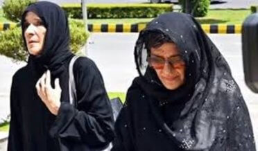 لندن پلان کے مطابق پی ٹی آئی کو کرش کرنے کا ایجنڈا تھا، مرحلہ وار پارٹی کو کرش کرتے ہوئے انتخابی نشان بھی لیا گیا.علیمہ خان