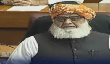کوئی سیاسی جماعت بات کرنا چاہتی ہے تو ہمارے دروازے کھلے ہیں. مولانا فضل الرحمان