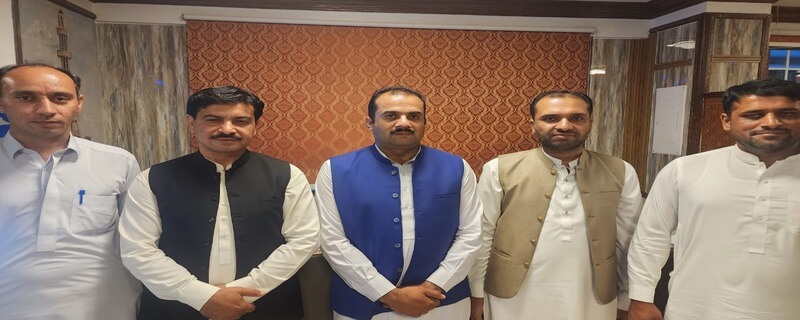 سردار طلعت محمود کی طرف سے ریاض کے مقامی ہوٹل میں صحافی بھائیوں کے اعزاز میں پر تکلف عشائیہ کا اہتمام کیا گیا