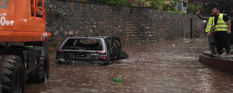 بابوسر ٹاپ پر سیلابی ریلے میں کئی سیاح بہہ کر لاپتہ