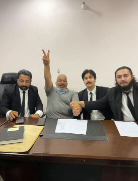 بارشوں کے دوران حکومت کو کوستے ہوئے سوشل میڈیا پر وائرل ہونے والے چاچا منظر عام پر آگئے