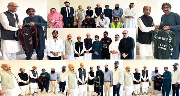 پاکستانی کرکٹ ٹیم کے سابق کپتان اور لیجنڈری کرکٹر جاوید میانداد نے سعودی عرب میں پاکستانی سفیر احمد فاروق سمیت دیگر افراد سے ملاقات کی ہے