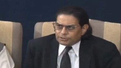 جب ملک کے ادارے اور عدالتیں تباہ ہو جائیں تو پھر وہ سیاسی مسئلہ نہیں بلکہ قومی مسئلہ بن جاتا ہے.پاکستان تحریک انصاف کے سیکرٹری جنرل سلمان اکرم