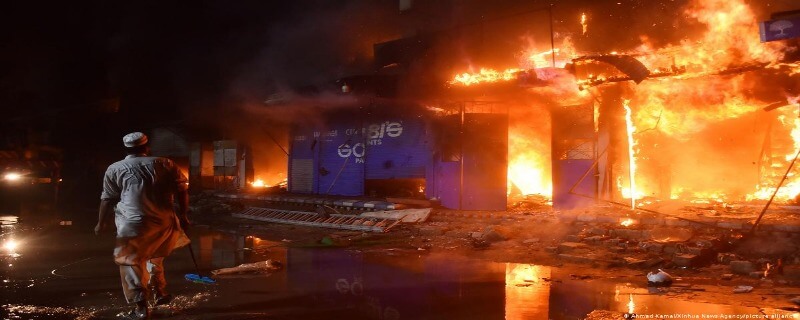 کراچی سانحہ گل پلازہ: ملبے تلے دبے افراد کی تلاش میں کارروائی تیز، ہلاکتیں 31 تک پہنچ گئیں